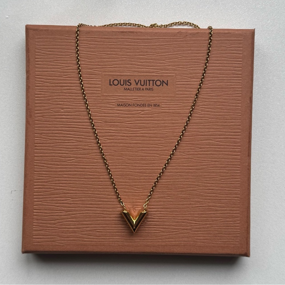 Authentic Louis Vuitton Essential Necklace